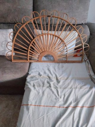 Cabecero de mimbre y madera