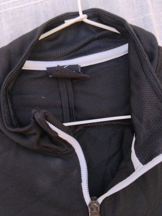 Chaqueta deportiva Nike negra y blanca