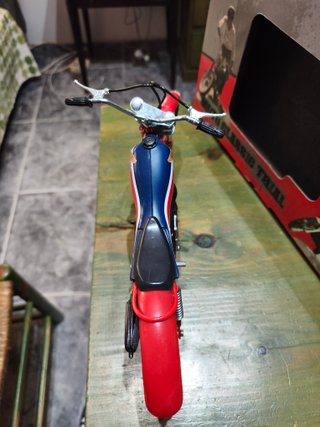 Honda RTL Trial Réplica Metal .Escala1:6