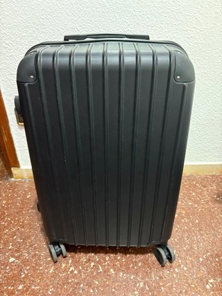 Maleta negra de viaje mediana