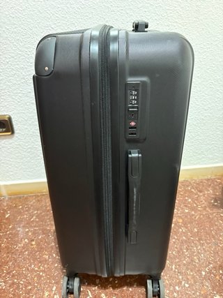 Maleta negra de viaje mediana