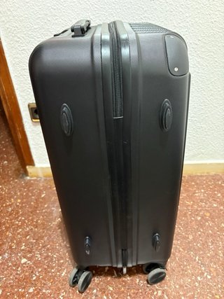 Maleta negra de viaje mediana