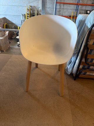 3 Sillas blancas con patas efecto madera