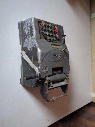 Calculadora Mecánica Precisa Antigua