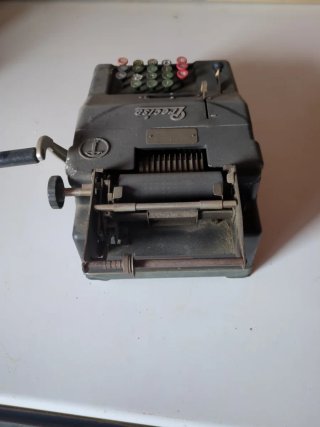 Calculadora Mecánica Precisa Antigua