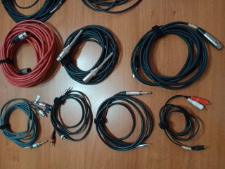 Microfono JTS TM-969 e cavi audio