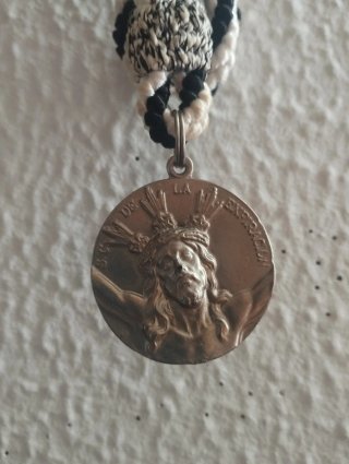 Medalla Hermandad El Cachorro Sevilla ANTIGUA