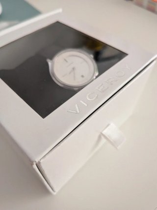 Reloj Viceroy Mujer Correa Negra y Esfera Blanca
