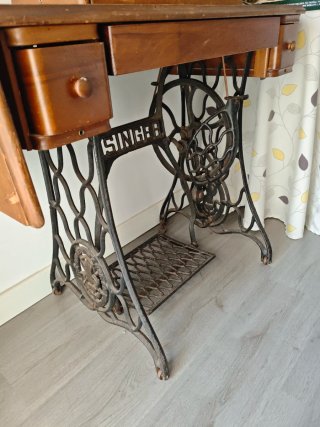 Máquina de coser Singer antigua