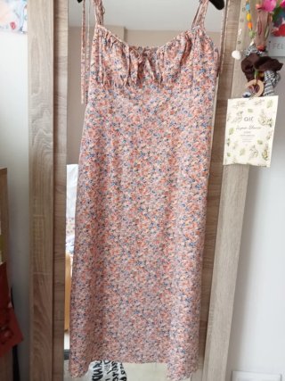 Vestido floral midi rosa