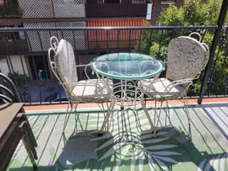 Mesa y 2 sillas forja jardín.
