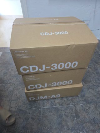 Cajas Pioneer DJ CDJ-3000 y DJM-A9