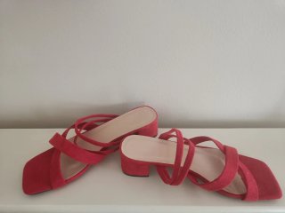 Sandalias rojas de verano