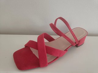 Sandalias rojas de verano
