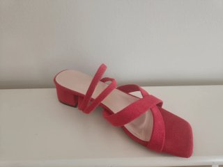 Sandalias rojas de verano
