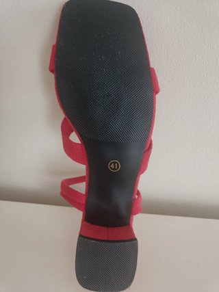 Sandalias rojas de verano