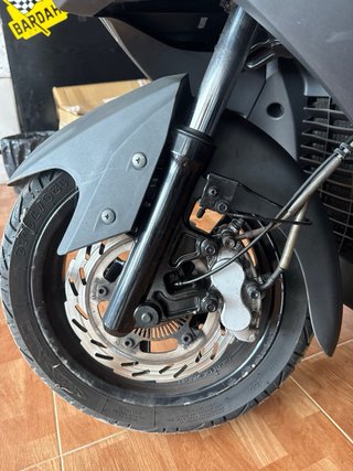 SYM JoyMax 300i Maxi Scooter Negra