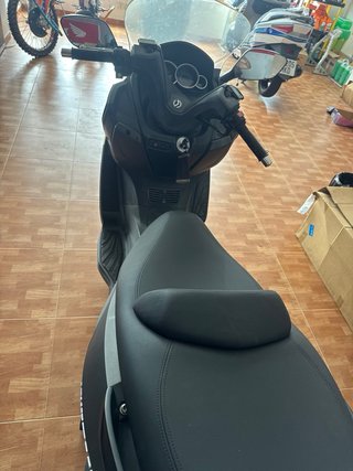 SYM JoyMax 300i Maxi Scooter Negra