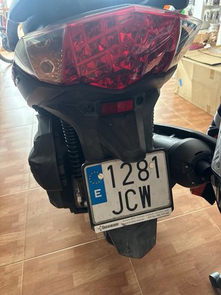 SYM JoyMax 300i Maxi Scooter Negra
