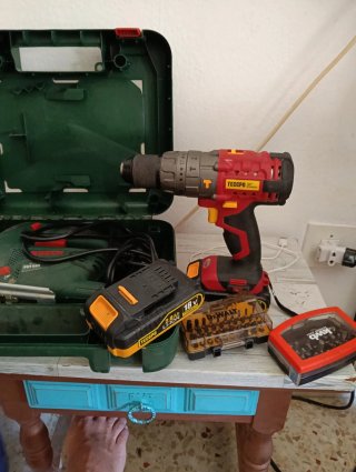 Caladora y taladro a batería