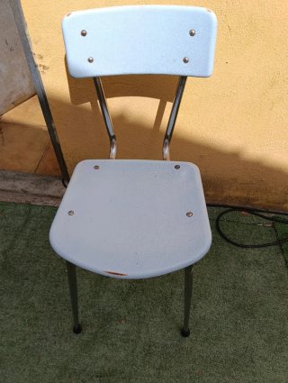 Silla vintage azul y plateada