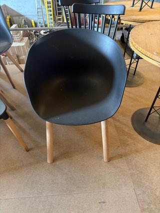 2 Sillas Negras Patas efecto Madera