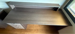 Escritorio de madera diseñado por carpintero