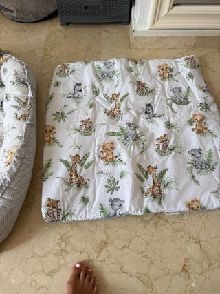 Nido para bebé con estampado de animales