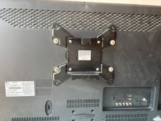 TV LG 32CS460 - 32” LCD con soporte de pared