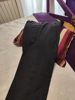 Traje de caballero gris con chaleco