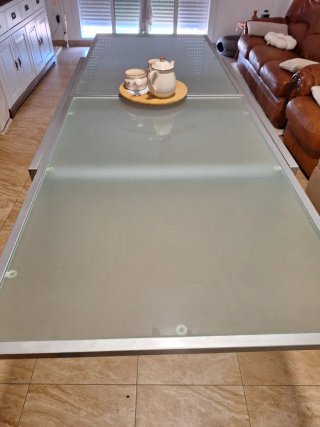 Mesa comedor cristal y aluminio