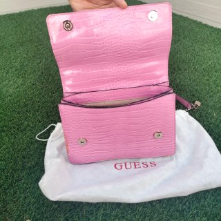 Bolso Guess Rosa Cocodrilo con Candado
