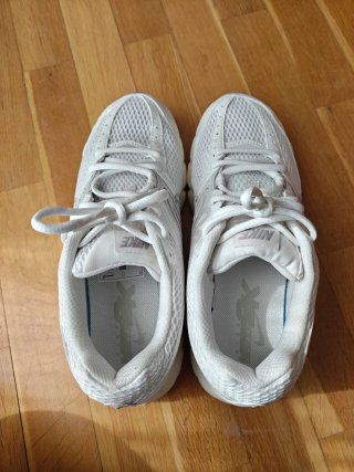 Nike Air Max Moto 2K Blancas Talla 40.5