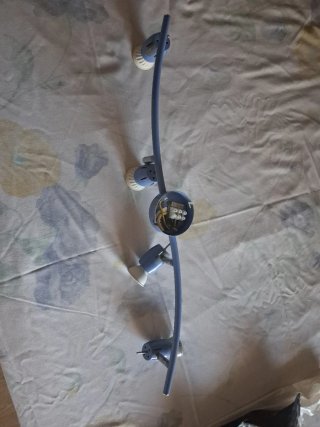Lámpara de techo azul y plateada