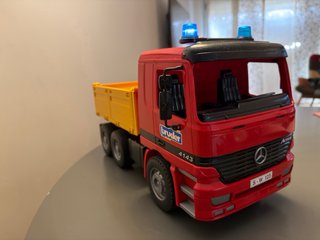 Camión Bruder Mercedes Actros 4143