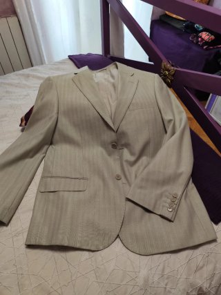 Traje elegante caballero beige