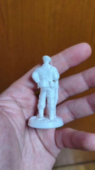 Lotto x  7 miniature soldatini