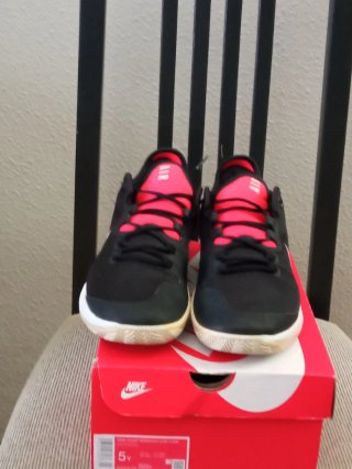 Nike Air Talla 42.5 Negro/Rojo