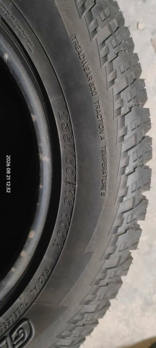 Neumático Yokohama 235/60 R16 100H