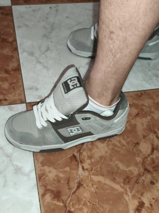 Zapatillas DC Shoes grises y marrones