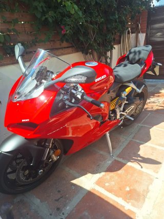 Ducati Panigale V2 Roja
