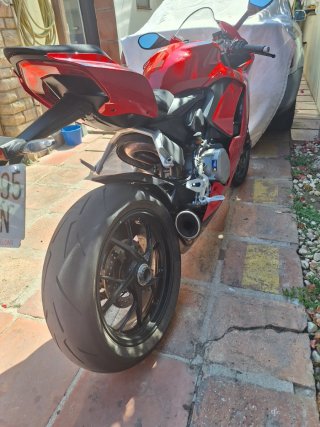 Ducati Panigale V2 Roja