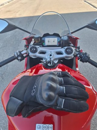 Ducati Panigale V2 Roja