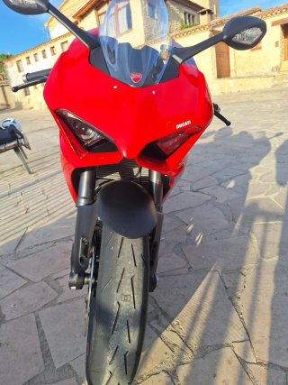 Ducati Panigale V2 Roja
