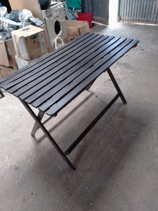 Tavolo da giardino pieghevole in legno