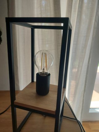 Lámpara de mesa metal y madera
