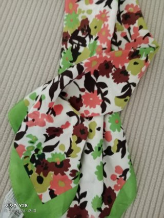 Pañuelo floral Mango