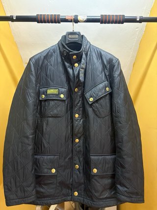 Chaqueta Barbour acolchada negra