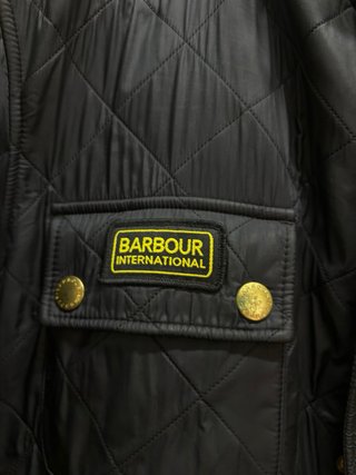 Chaqueta Barbour acolchada negra