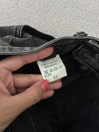 Pantalón corto gris ajustado